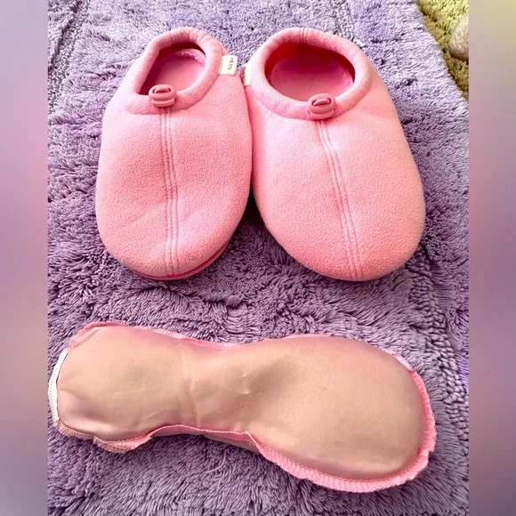 Slippers - Picture 1 of 2